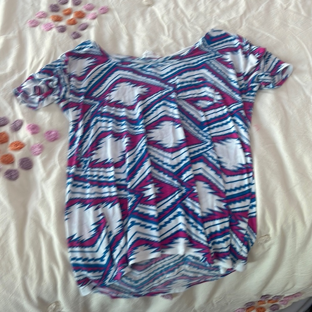 Fantastic fawn pink,blue, white shirt, with front pocket size small stretchy